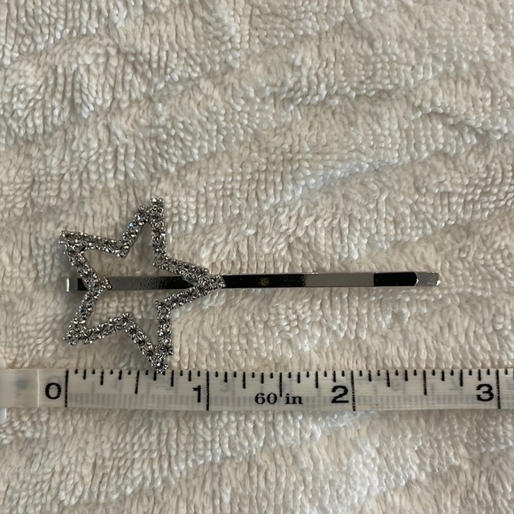 NWOT Pair of Crystal Embellished Star Shaped Hair Bobby’s. - Picture 3 of 4